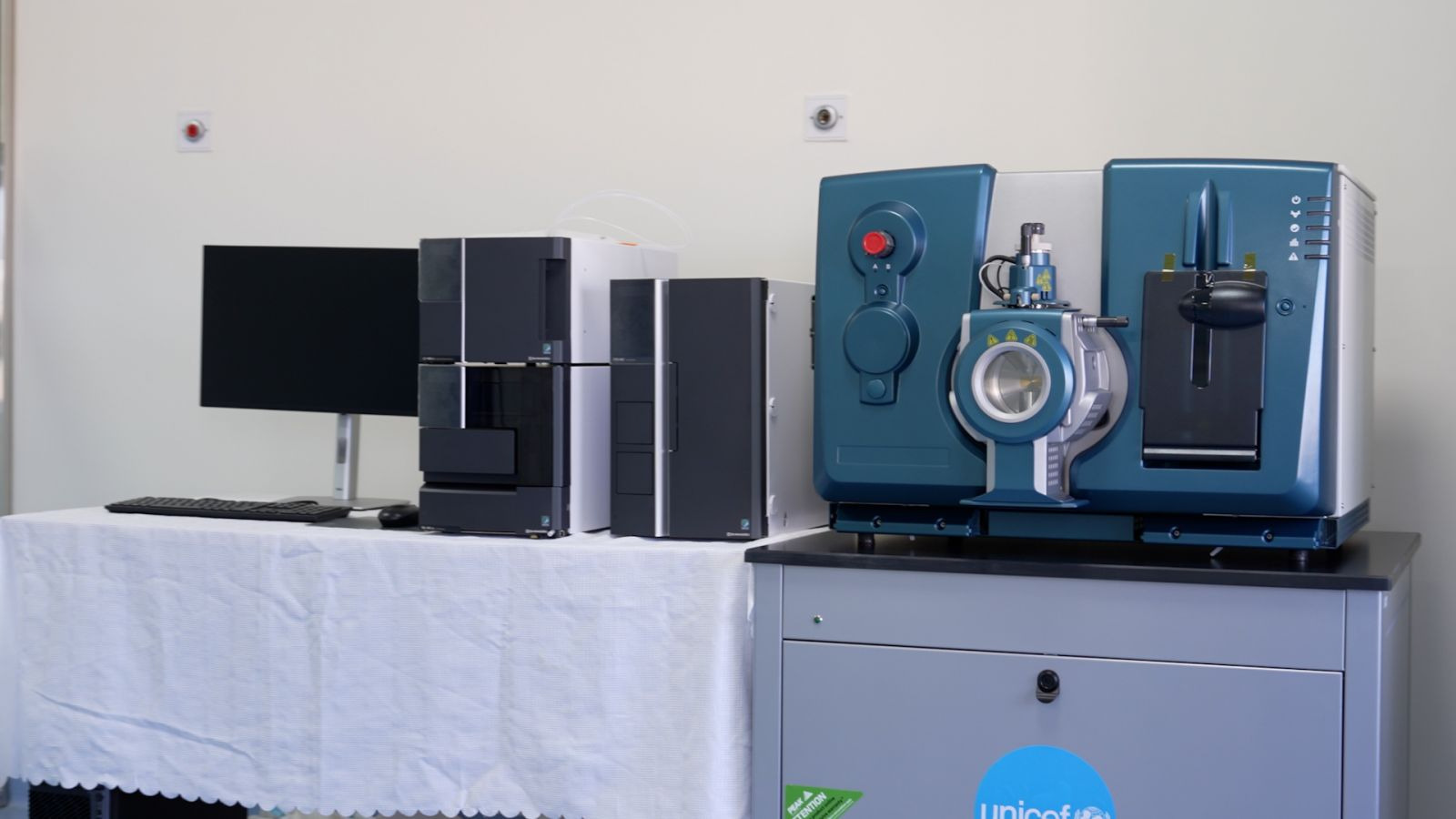 Нярайн оношилгооны төхөөрөмжийг ЭХЭМҮТ-д хүлээлгэн өглөө